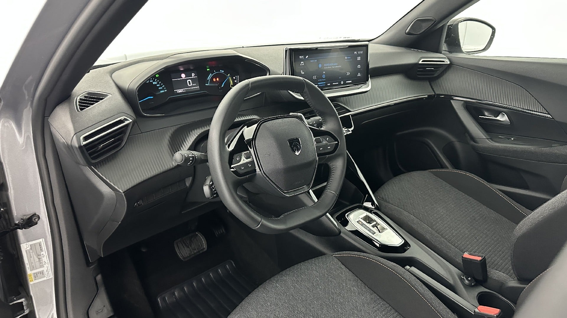 Peugeot 2008 Style II 1.2 Hybrid 145ch e-DCS6 photo