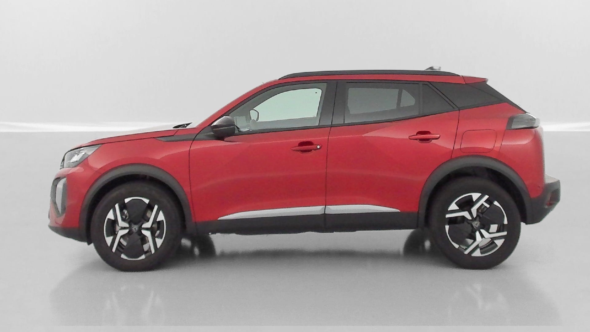 Peugeot 2008 Allure 1.2L Hybrid 145 photo