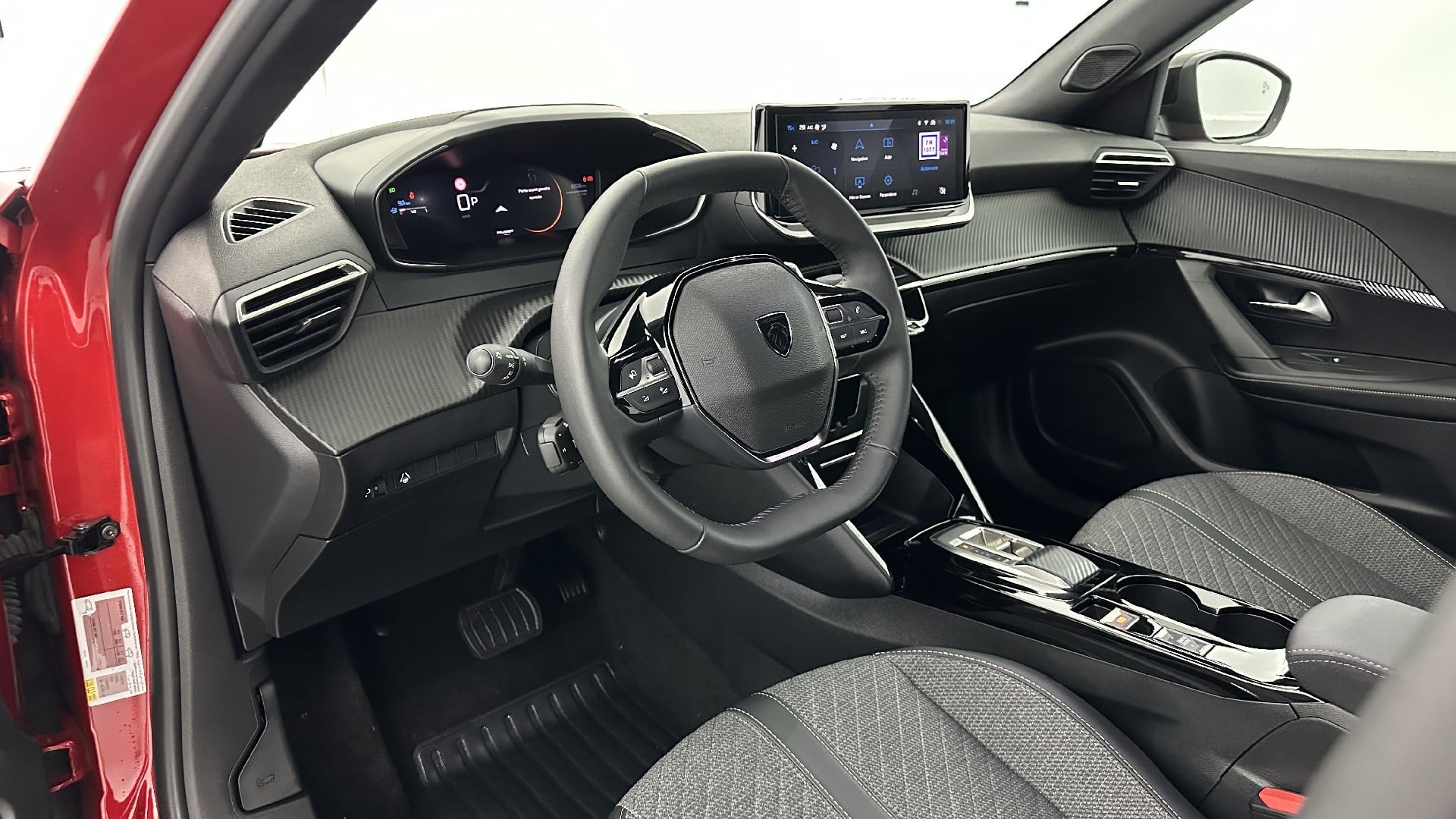 Peugeot 2008 Allure 1.2L Hybrid 145 photo