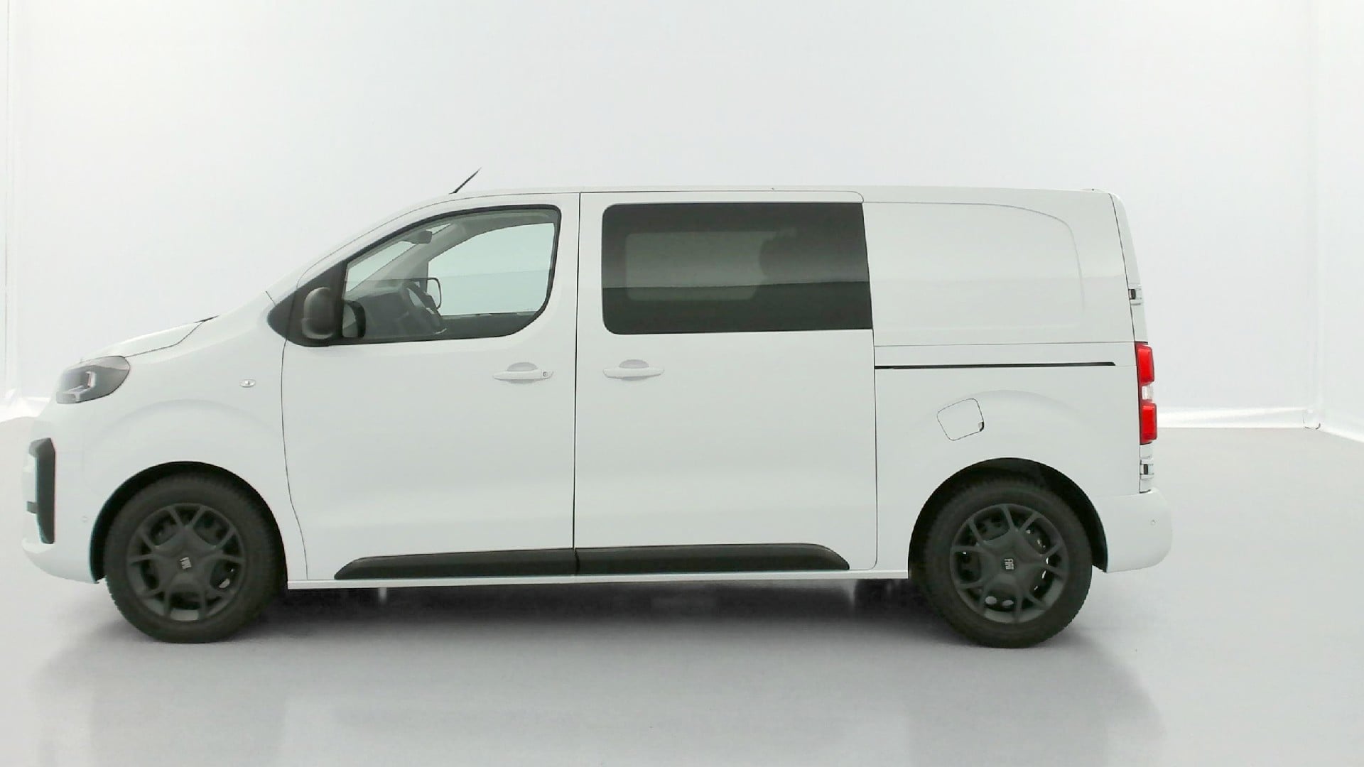 Fiat Scudo Pack Premium Connect 2.0 BlueHDi 180ch photo