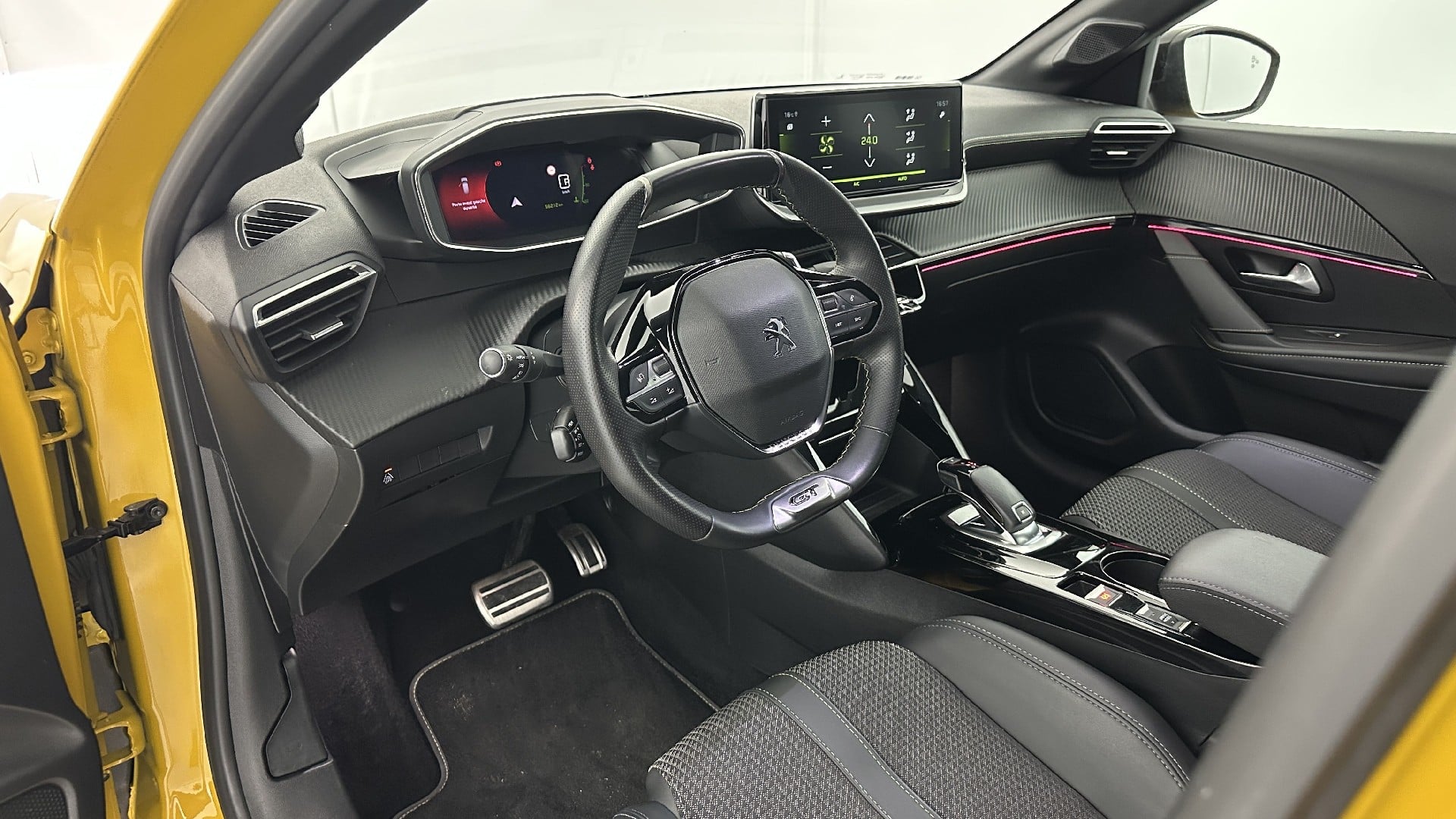 Peugeot 208 GT 1.2 PureTech 100 ch photo