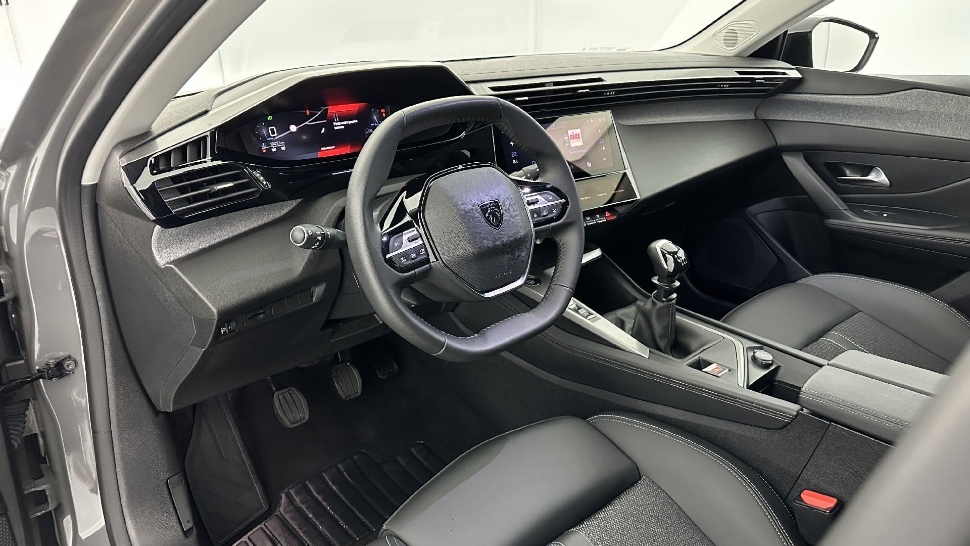 Peugeot 308 SW Allure 1.2 PureTech 130ch photo