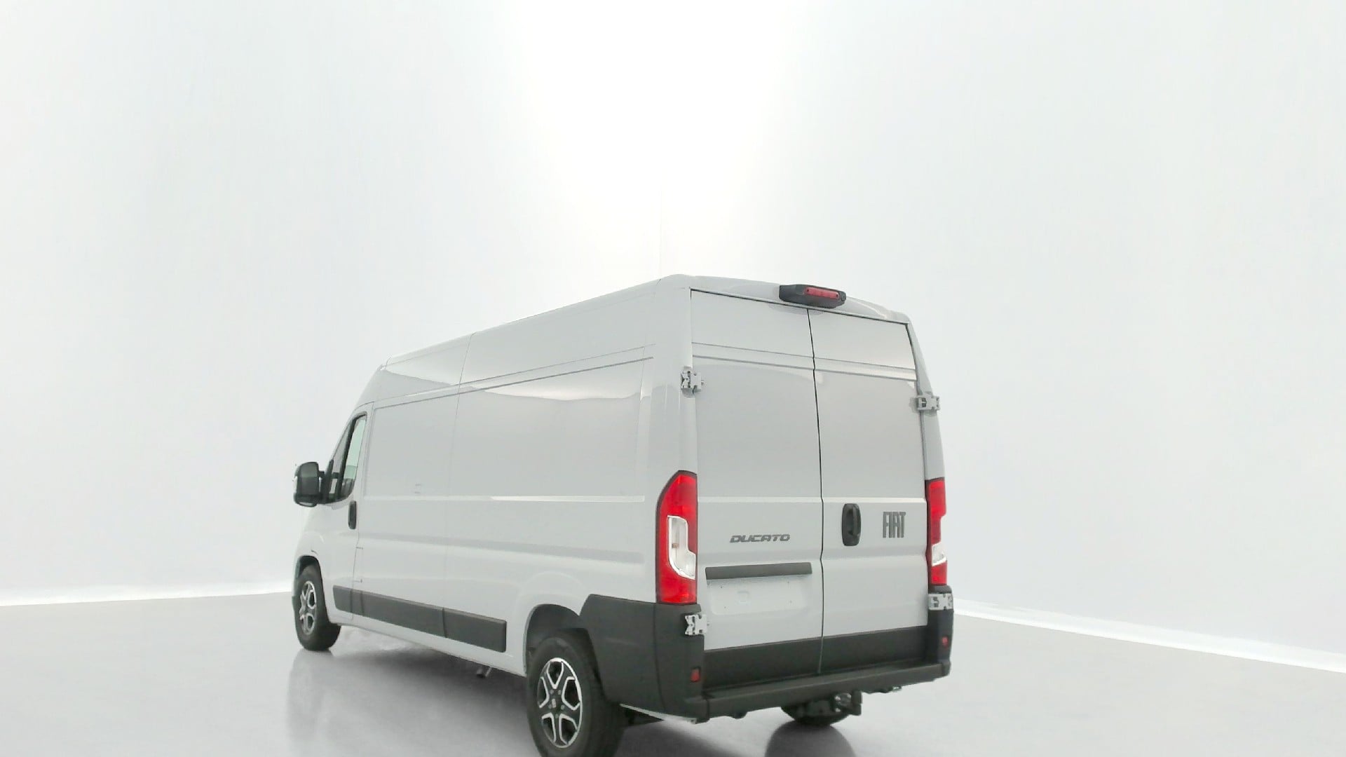 Fiat Ducato Maxi (L3H3) BVA8 2.2L Diesel 180ch photo