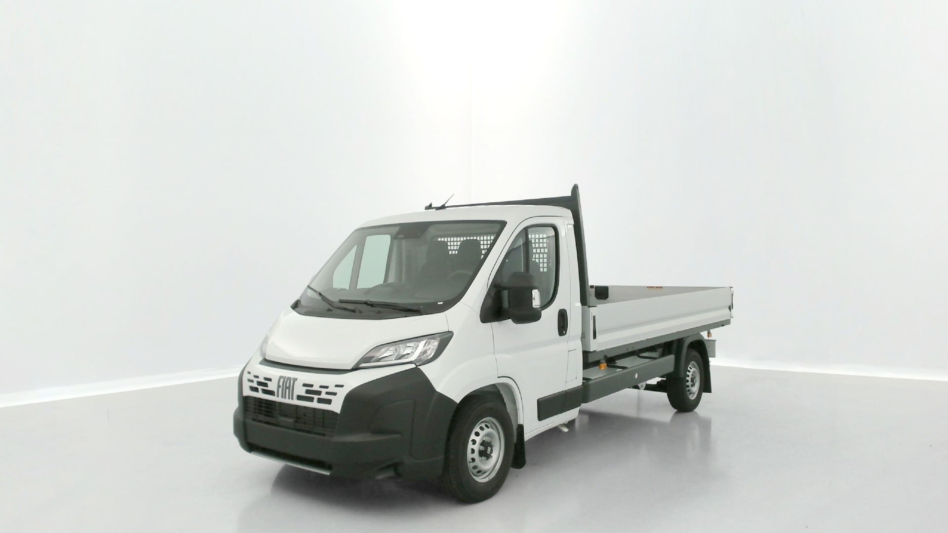 Fiat Ducato L3 Maxi (3.5t) Flatbed (Plateau Ridelles) 2.2L Diesel 103 kW (140 ch) photo