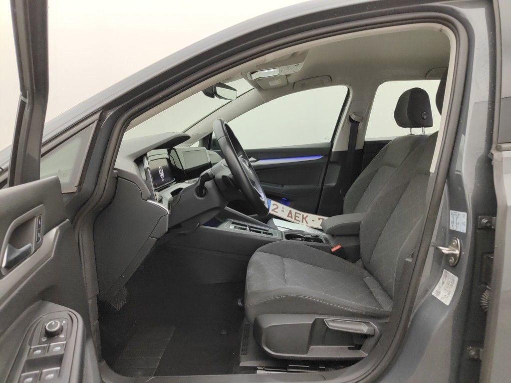 Volkswagen Golf VIII 1.0 eTSI 81kW Life DSG 5d photo