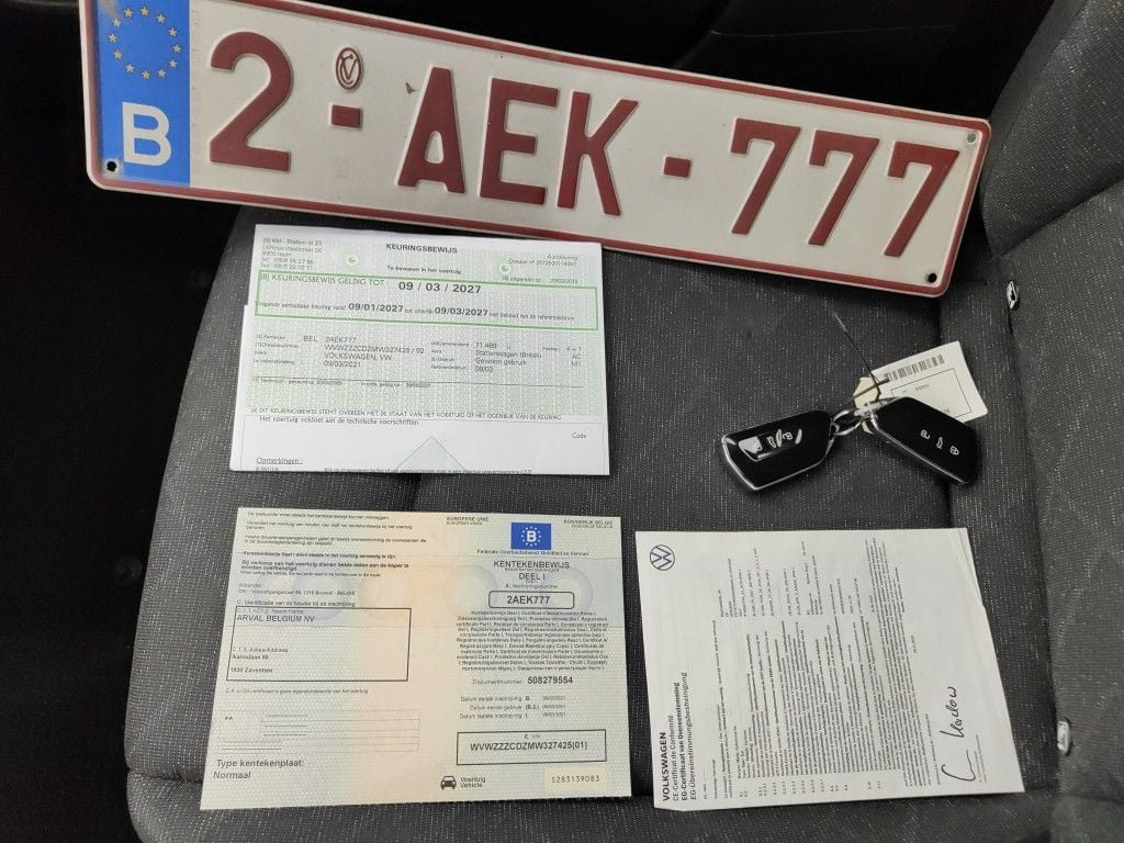 Volkswagen Golf VIII 1.0 eTSI 81kW Life DSG 5d photo