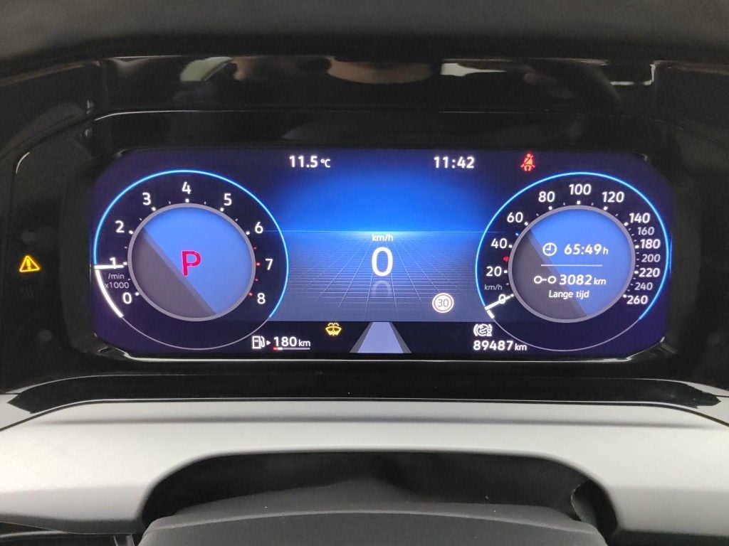 Volkswagen Golf VIII 1.0 eTSI 81kW Life DSG 5d photo