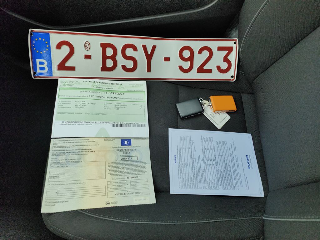 Volvo XC40 T2 Momentum Pro 5d photo