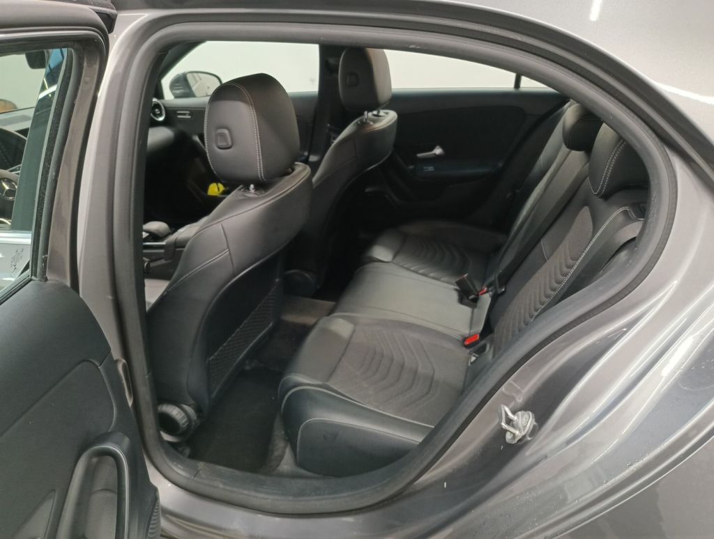 MERCEDES CLASSE A DIESEL (W177) A 200 d 150 Business Solution (EU6AP) 5d photo