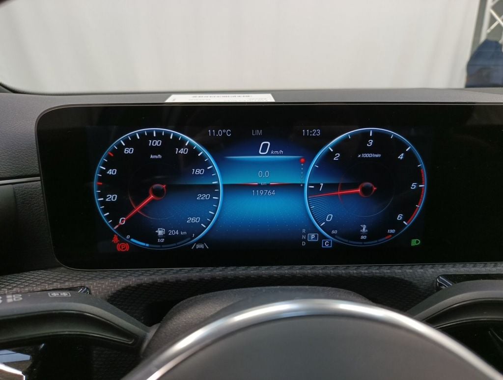 MERCEDES CLASSE A DIESEL (W177) A 200 d 150 Business Solution (EU6AP) 5d photo