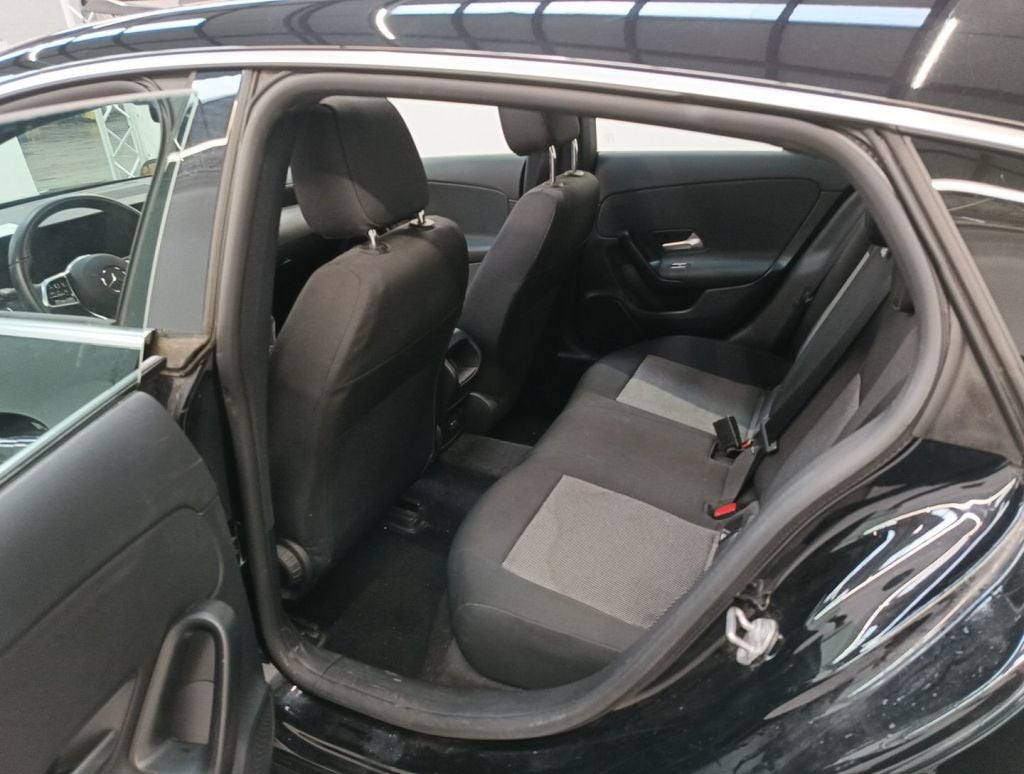 Mercedes-Benz CLA Shooting Brake CLA 180 d Business Solution 5d photo