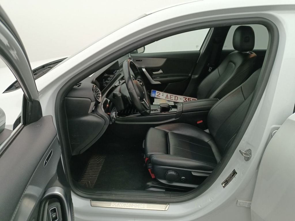 Mercedes-Benz A-Klasse Limousine A 200d Business Solution Limited 4d photo