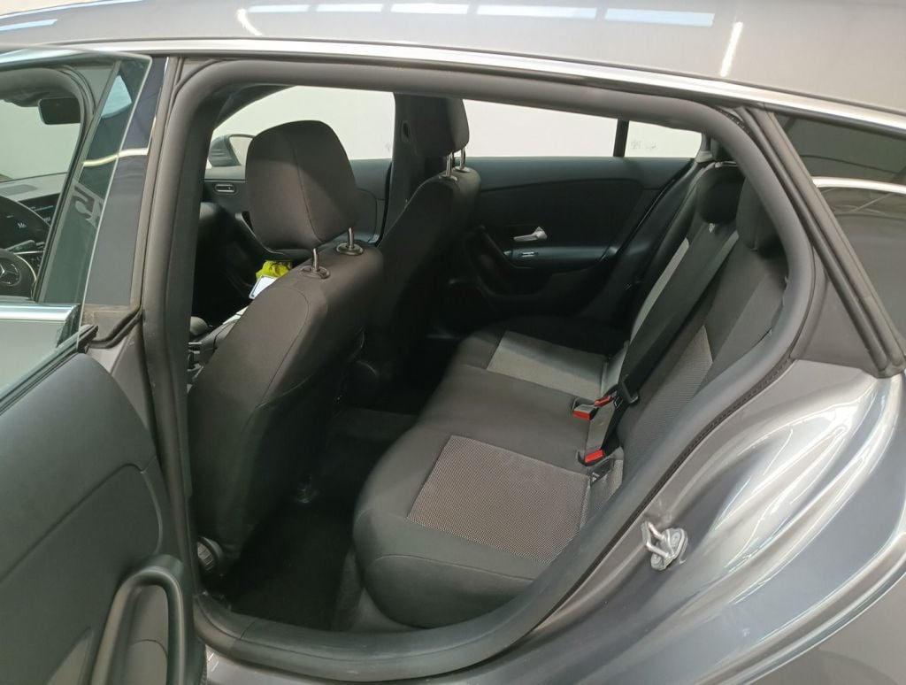 Mercedes-Benz CLA Shooting Brake CLA 200 d Business Solution 5d photo