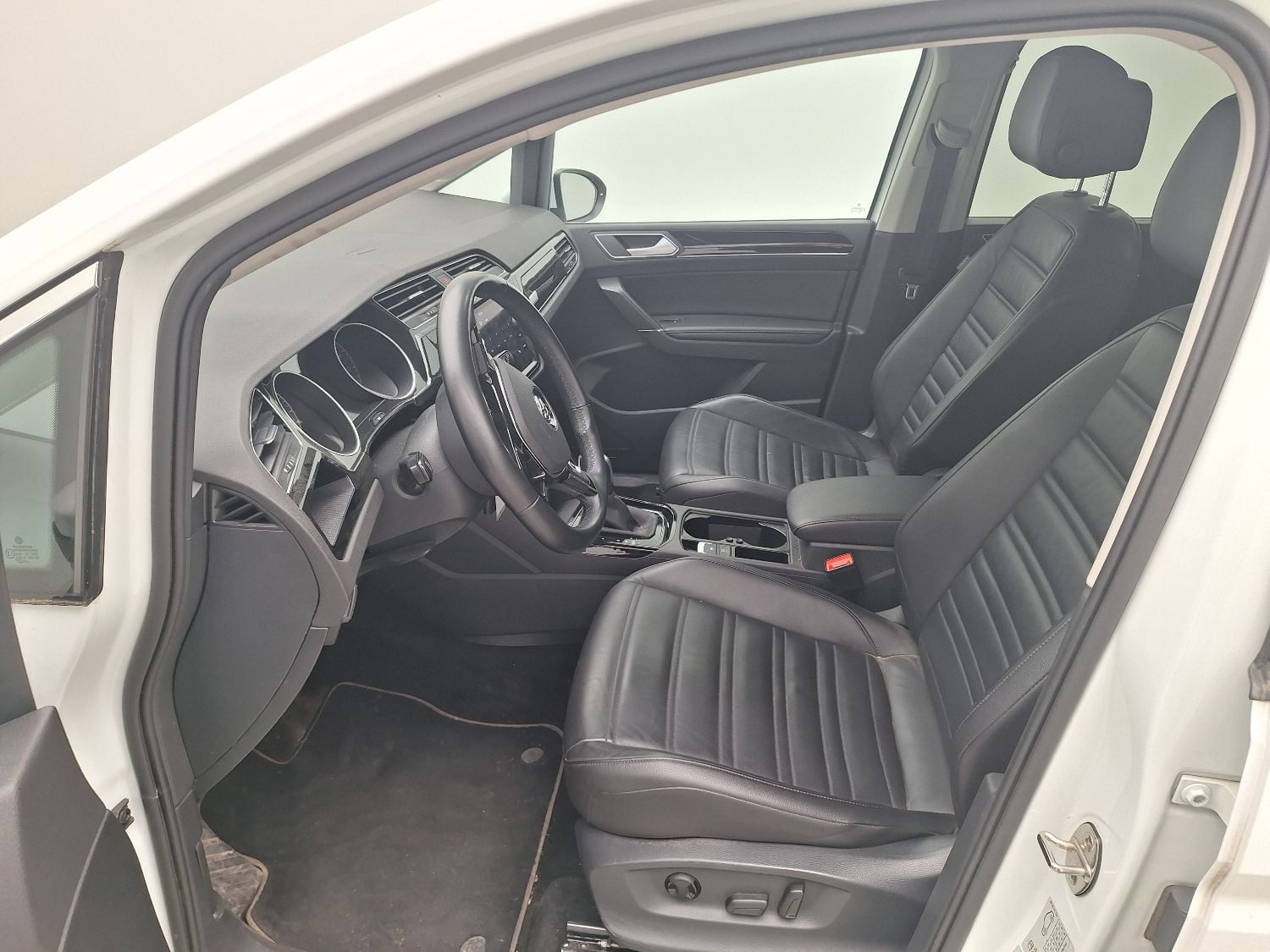 VW, Touran '15, Volkswagen Touran 2.0 TDi 85kW Highline DSG 5d photo