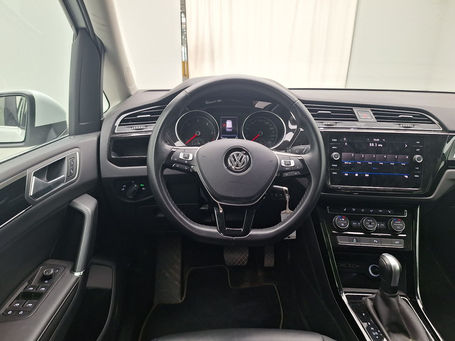 VW, Touran '15, Volkswagen Touran 2.0 TDi 85kW Highline DSG 5d photo