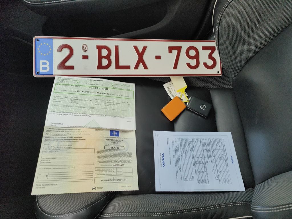 Volvo V60 B4 D R-Design Aut. 5d photo