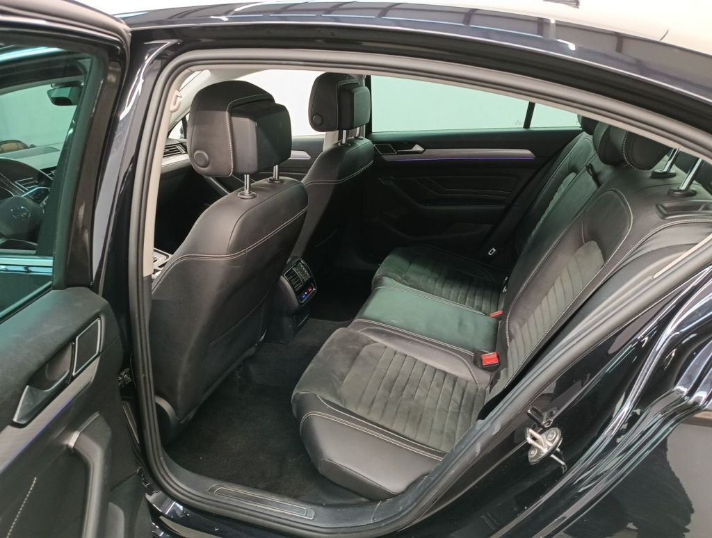 Volkswagen Passat 1.4 TSI GTE Business DSG 4d photo