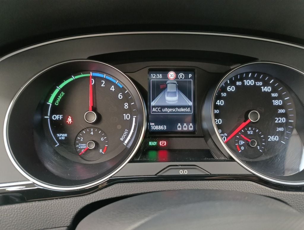 Volkswagen Passat 1.4 TSI GTE Business DSG 4d photo