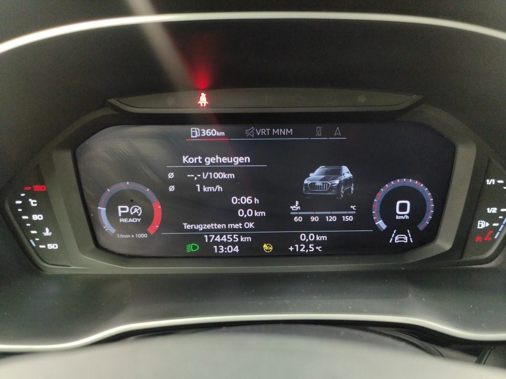 Audi Q3 35 TDI S tronic S line Business Edition 5d photo