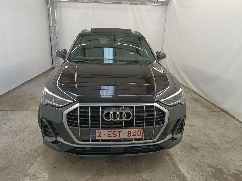 Audi Q3 45 TFSI e S tronic S Line 5d photo
