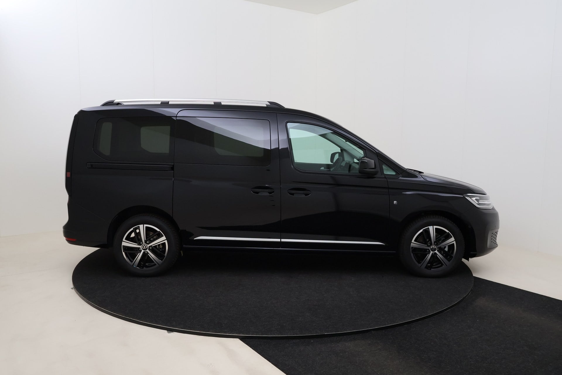 Volkswagen Caddy Maxi Style 5pl eHybrid 115 hp DSG 6 photo