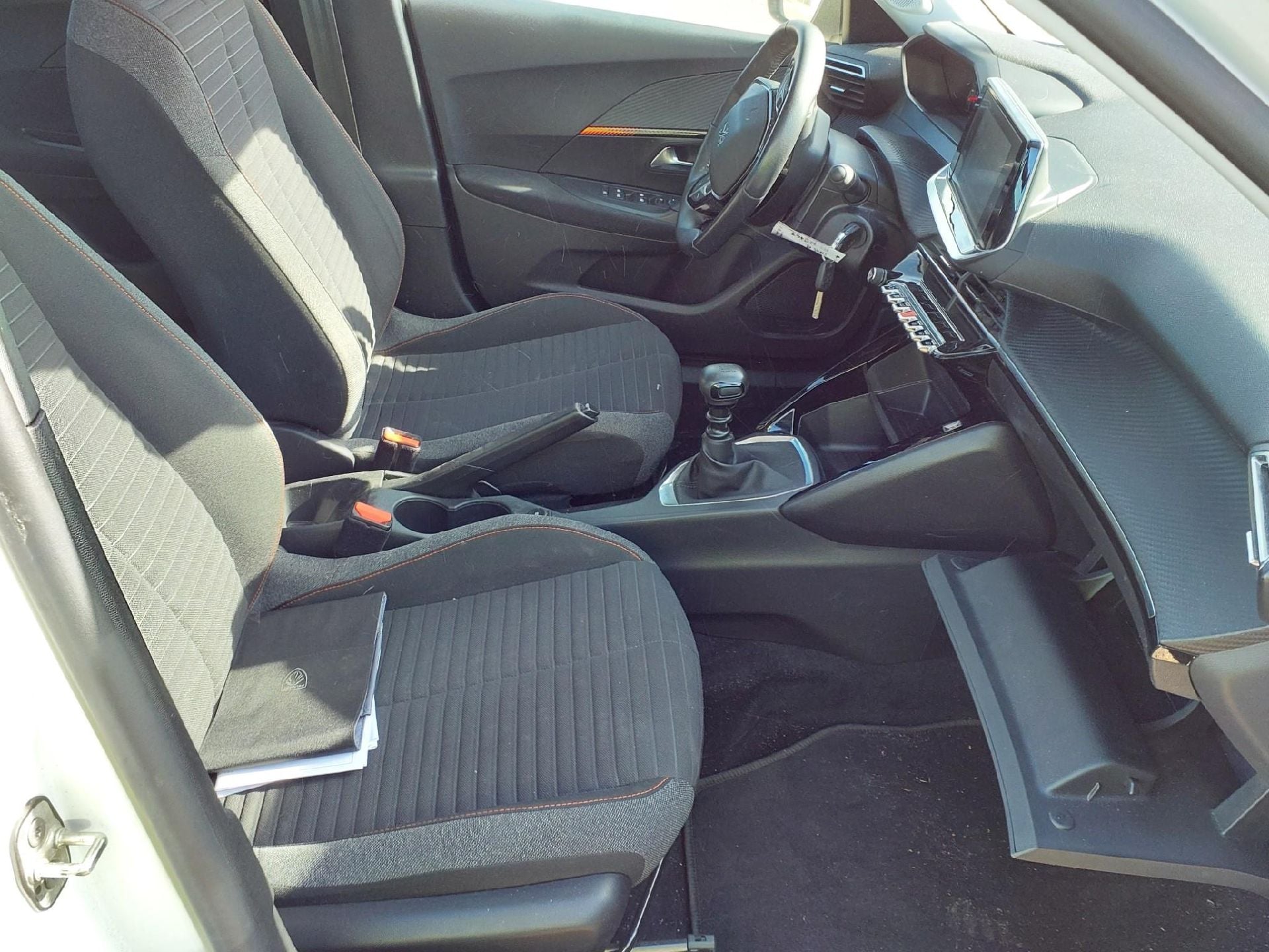 PEUGEOT 2008 / 2019 / 5P / todoterreno Active Pack BlueHDI 81kW (110CV) photo