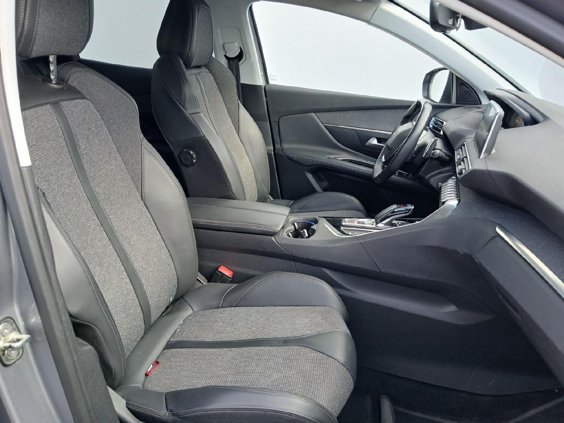 PEUGEOT 3008 Hybrid / 2016 / 5P / todoterreno 225 e-EAT8 Allure photo