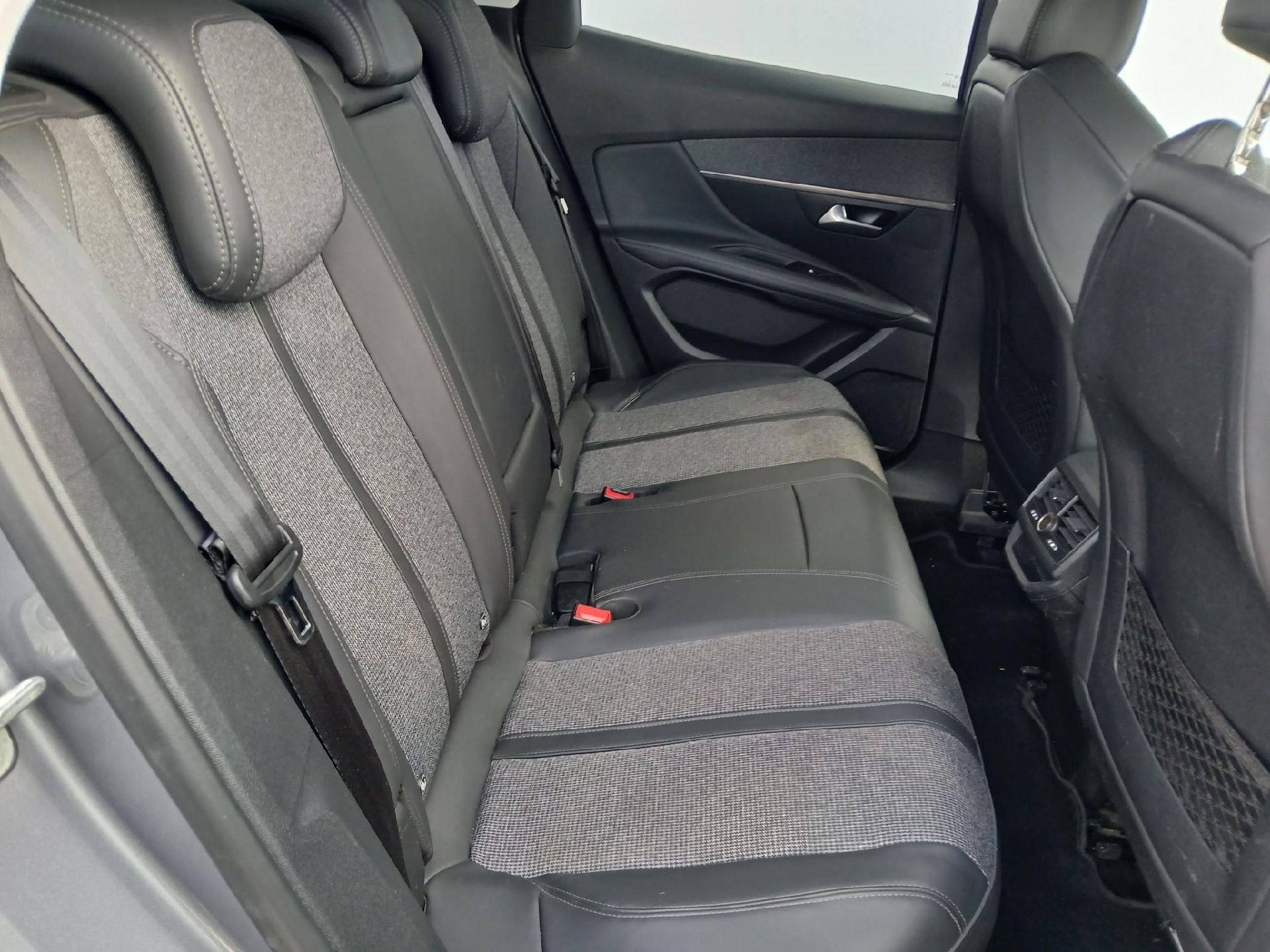 PEUGEOT 3008 Hybrid / 2016 / 5P / todoterreno 225 e-EAT8 Allure photo