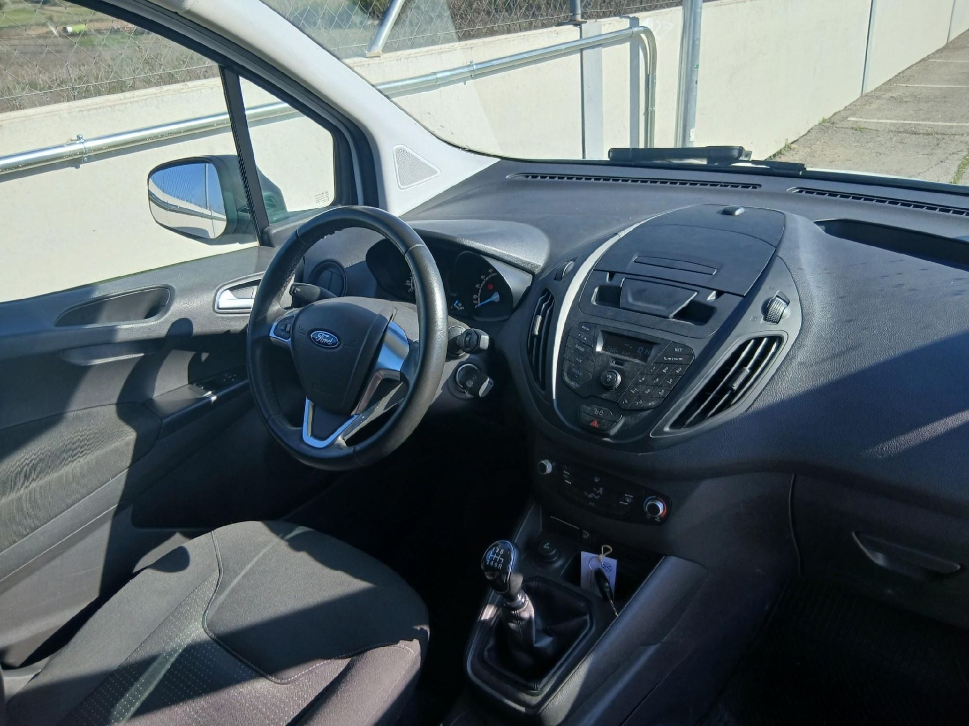 FORD Transit Courier/2014/4P/furgón der.turis Van 1.5 TDCi 56kW Trend photo