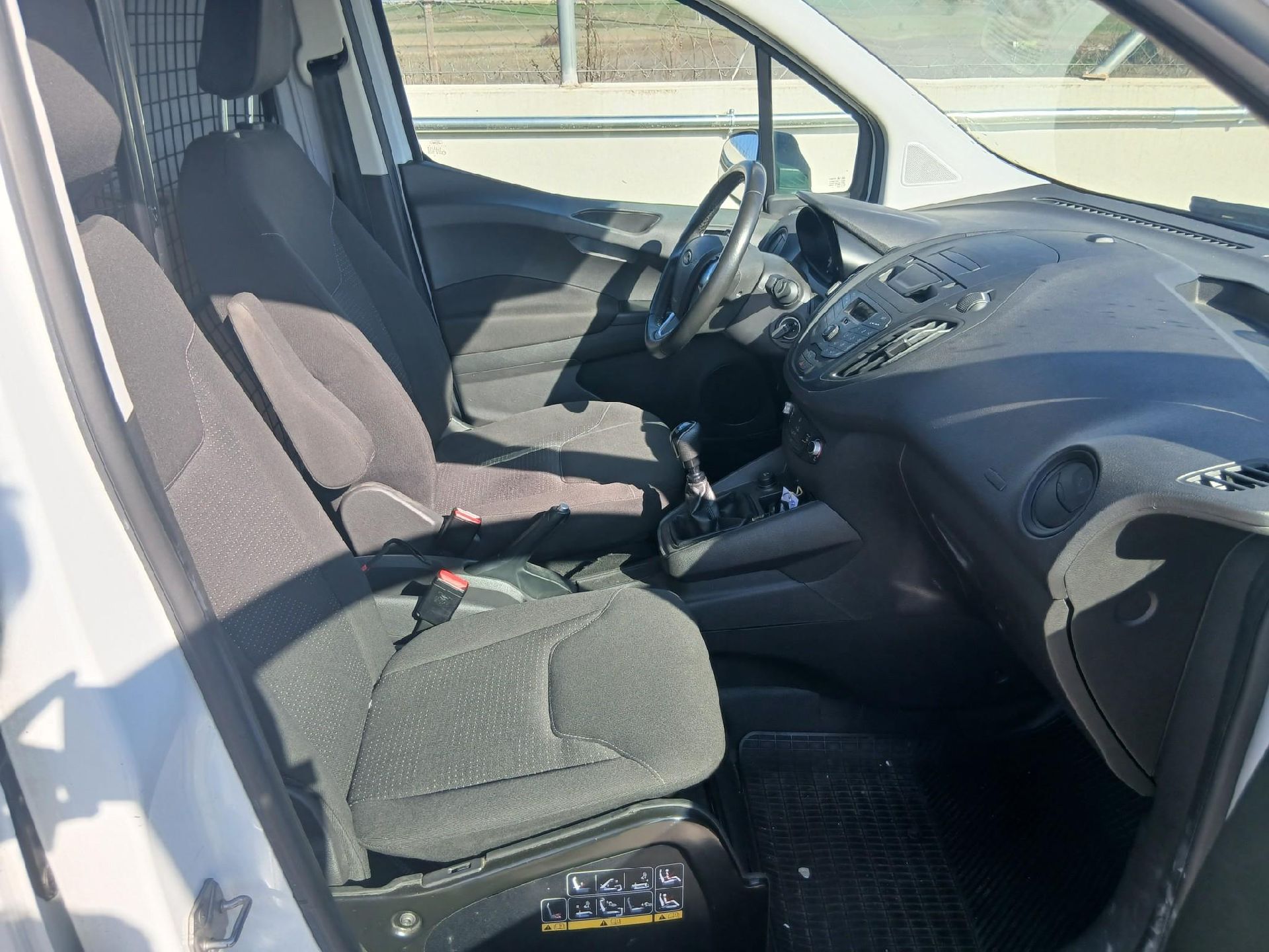 FORD Transit Courier/2014/4P/furgón der.turis Van 1.5 TDCi 56kW Trend photo