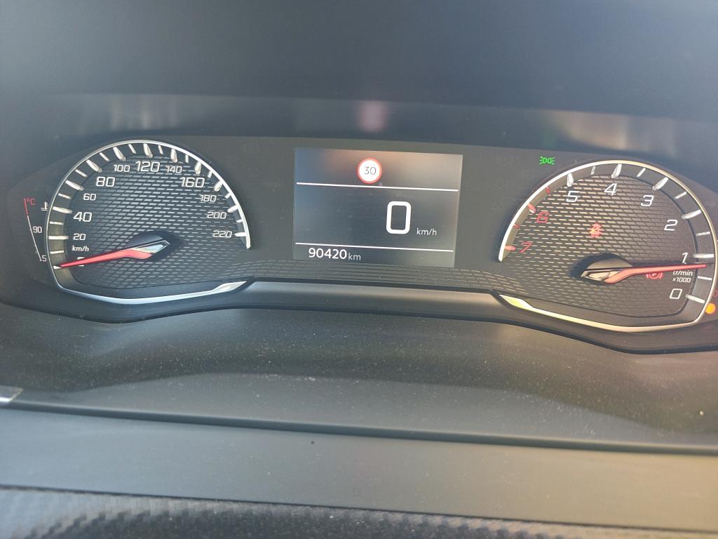 PEUGEOT 2008 / 2019 / 5P / todoterreno Allure BlueHDI 81kW (110CV) photo