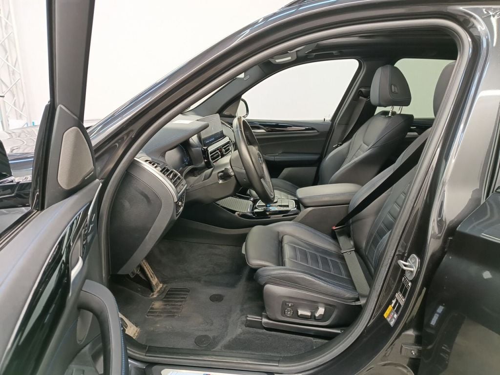 BMW iX3 iX3 5d photo