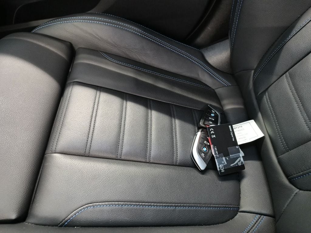 BMW iX3 iX3 5d photo