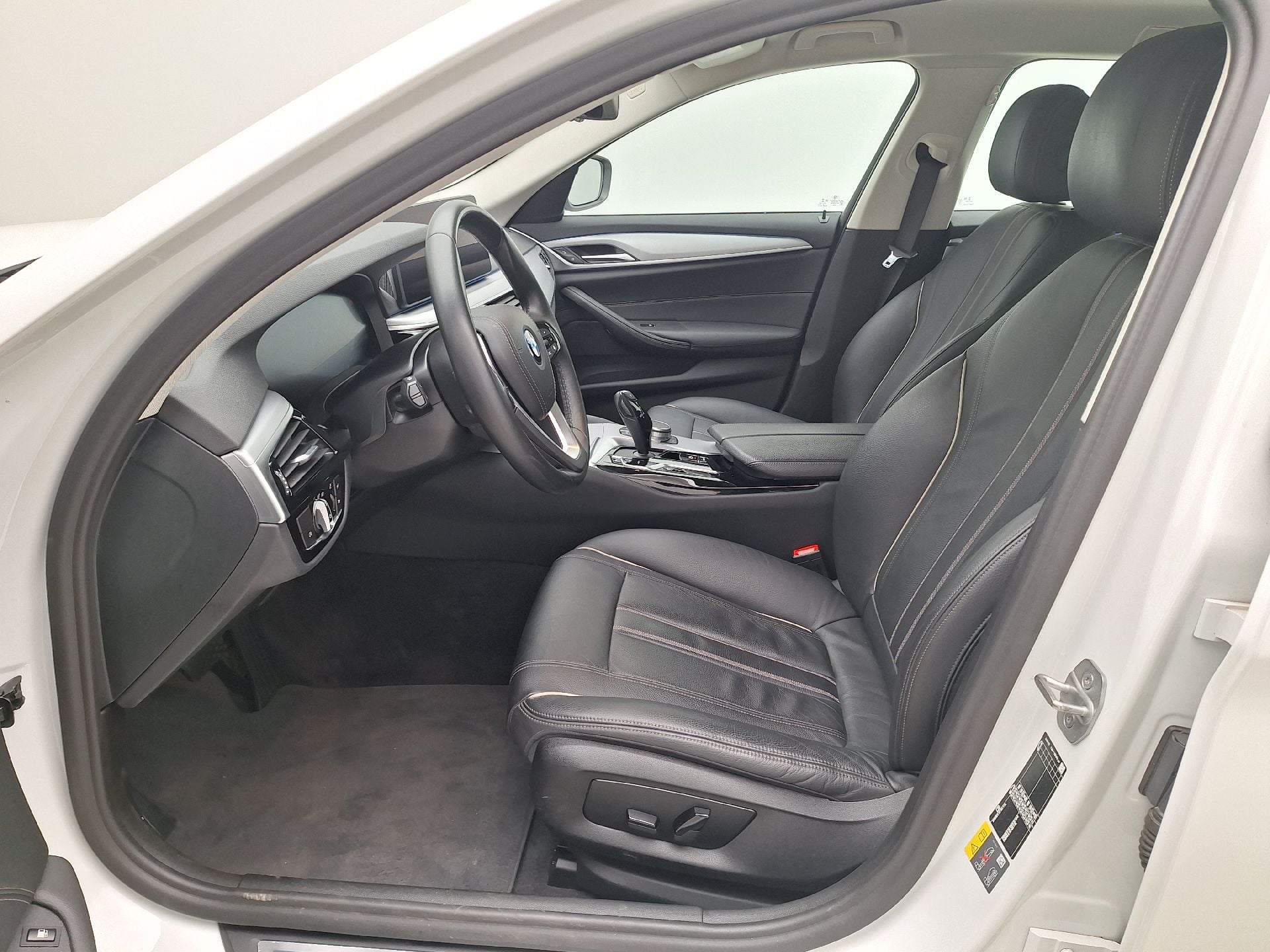 BMW, 5-ser To FL'20 PHEV, BMW 5 Reeks Touring 530e Auto 5d photo