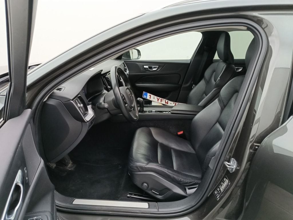 Volvo V60 D3 Momentum Pro 5d photo