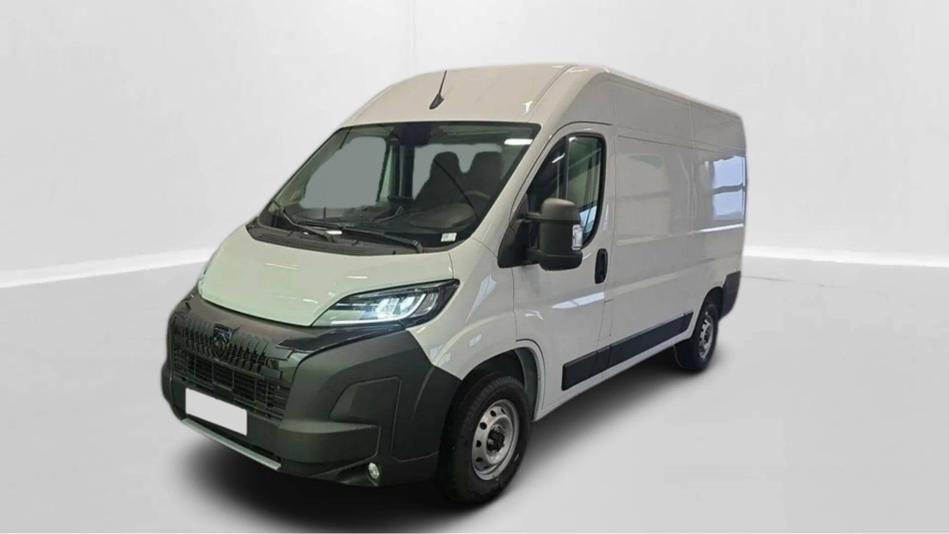 Peugeot Boxer L2H2 3.3 2.2 BlueHDi 140ch photo
