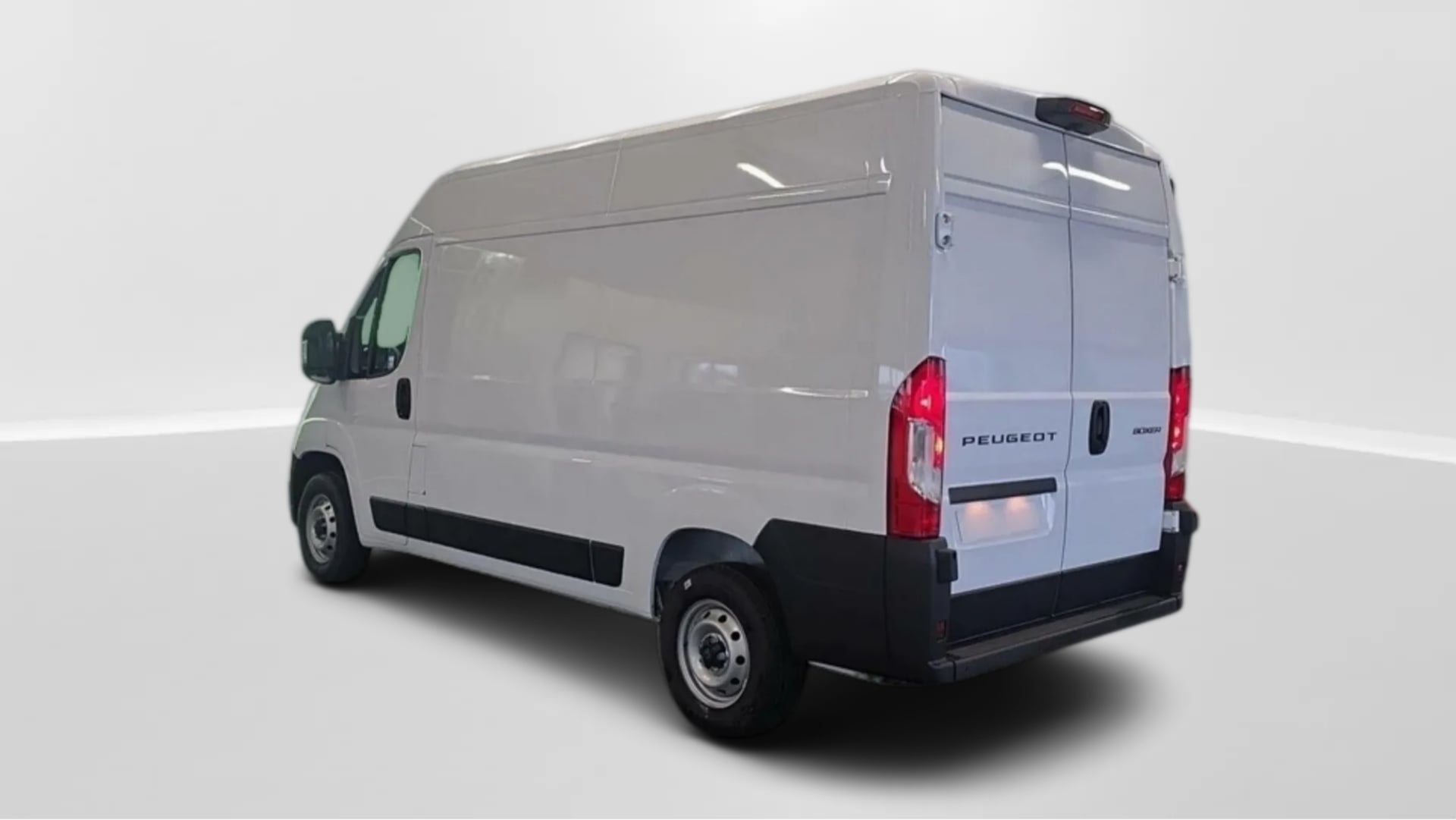 Peugeot Boxer L2H2 3.3 2.2 BlueHDi 140ch photo
