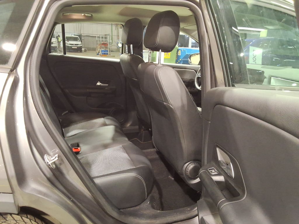 MERCEDES-BENZ GLA - Klasse 1.3 GLA 180 DCT BUSINESS SOLUTION ESS photo