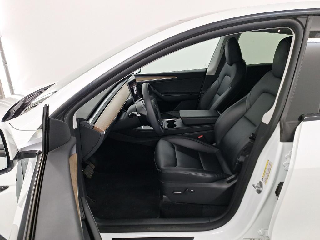 TESLA MODEL Y BEV LONG RANGE AUTO 4WD photo