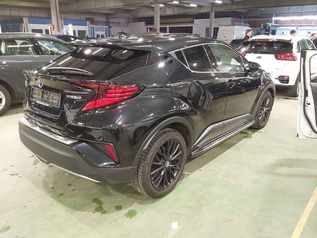 TOYOTA C-HR 1.8 VVT I-HYBRID C-HIC MONO-TONE AUTO photo