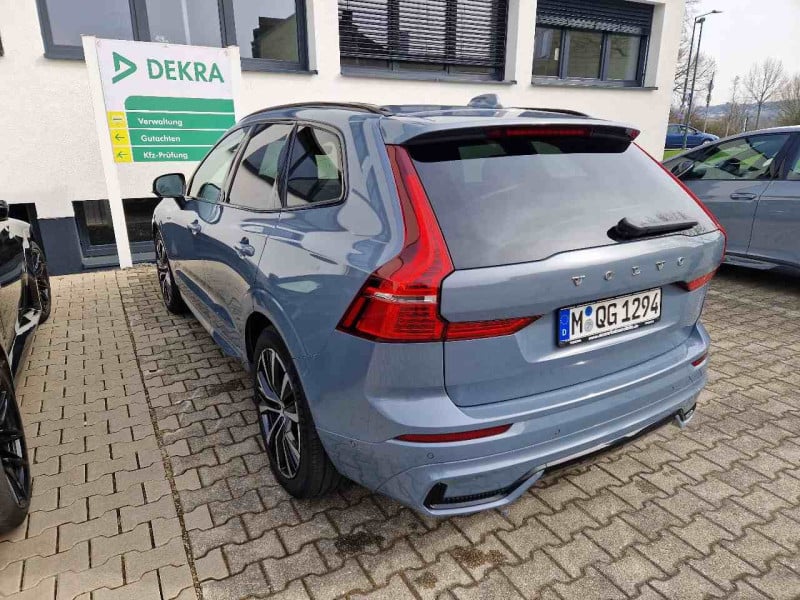Volvo XC60 (03.2017->) DE - SUV5 B5 (Benzin) AWD EU6d, Ultimate Dark Mild-Hybrid (EURO 6d), (Facelift) photo