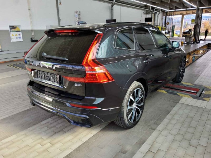 Volvo XC60 (03.2017->) DE - SUV5 B5 (Benzin) AWD EU6d, Ultimate Dark Mild-Hybrid (EURO 6d), (Facelift) photo