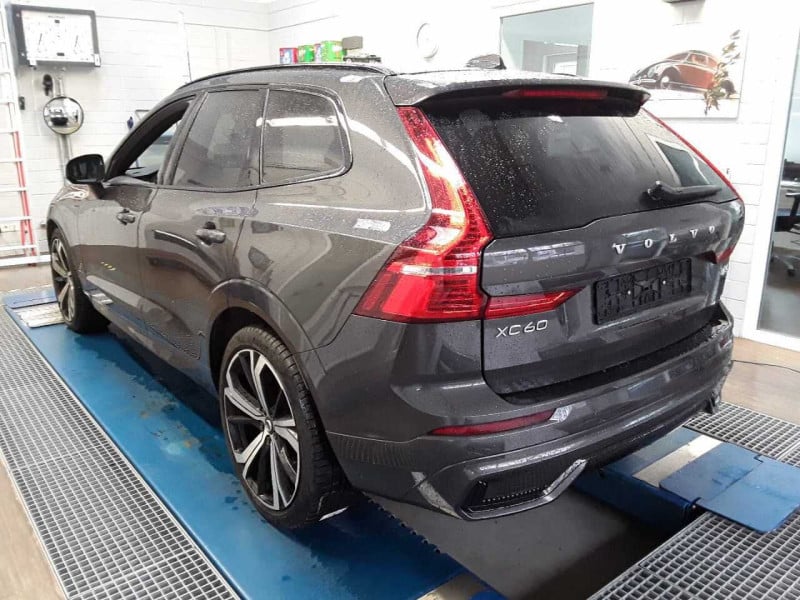 Volvo XC60 (03.2017->) DE - SUV5 B5 (Benzin) AWD EU6d, Ultimate Dark Mild-Hybrid (EURO 6d), (Facelift) photo