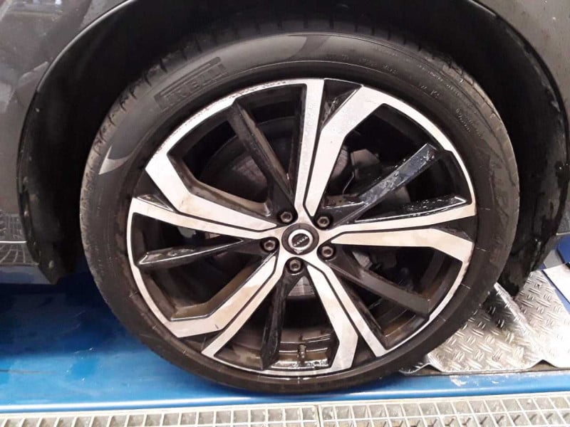 Volvo XC60 (03.2017->) DE - SUV5 B5 (Benzin) AWD EU6d, Ultimate Dark Mild-Hybrid (EURO 6d), (Facelift) photo