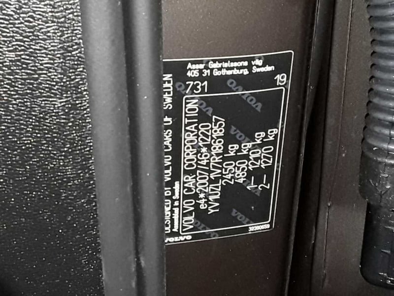 Volvo XC60 (03.2017->) DE - SUV5 B5 (Benzin) AWD EU6d, Ultimate Dark Mild-Hybrid (EURO 6d), (Facelift) photo