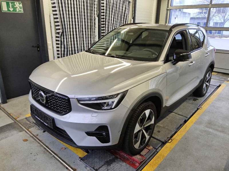 Volvo XC40 (2017->) DE - SUV5 B4 2WD EU6d, Plus Dark (EURO 6d), (Facelift) 2022 - 2024