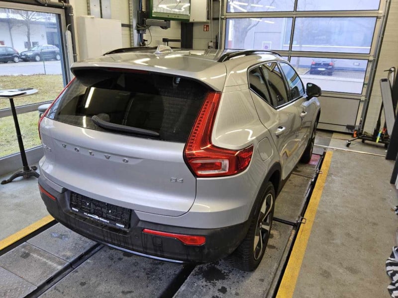 Volvo XC40 (2017->) DE - SUV5 B4 2WD EU6d, Plus Dark (EURO 6d), (Facelift) 2022 - 2024 photo