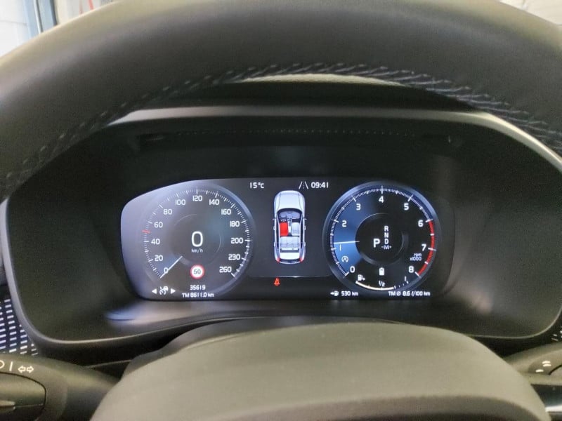 Volvo XC40 (2017->) DE - SUV5 B4 2WD EU6d, R-Design (EURO 6d), 2020 - 2022 photo