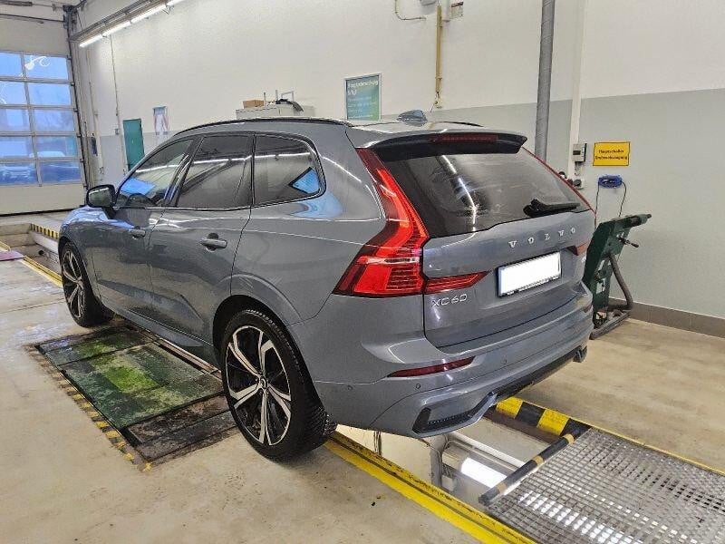 Volvo XC60 (03.2017->) DE - SUV5 B5 (Benzin) AWD EU6d, Ultimate Dark Mild-Hybrid (EURO 6d), (Facelift) photo