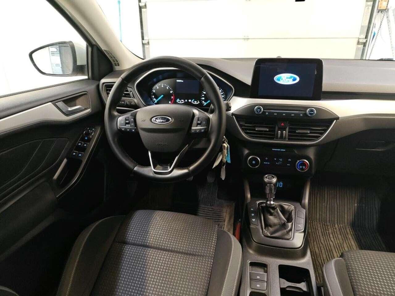 FORD Focus Wagon 1.0 EBH Tr Ed. bns photo